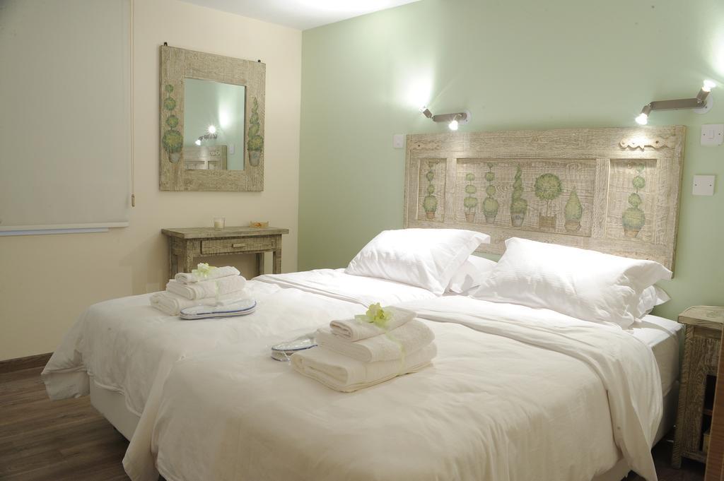 The Central Suites Nicosia Room photo