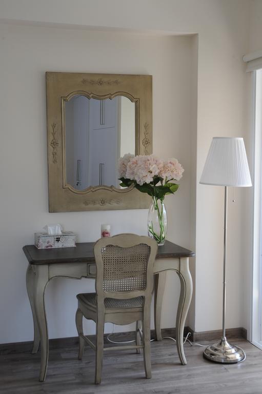 The Central Suites Nicosia Room photo